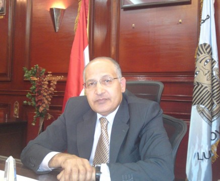 الدكتور عزت سعد محافظ الأقصر